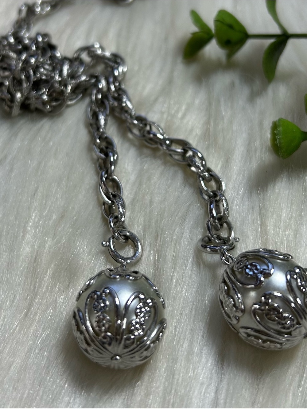 Sarah Coventry ball end lariat silver tone necklace